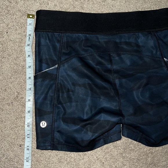 Lululemon shorts size 6 - Picture 3 of 10
